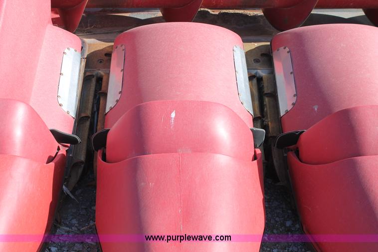 image for item H1687 2003 Case IH 2208 corn head