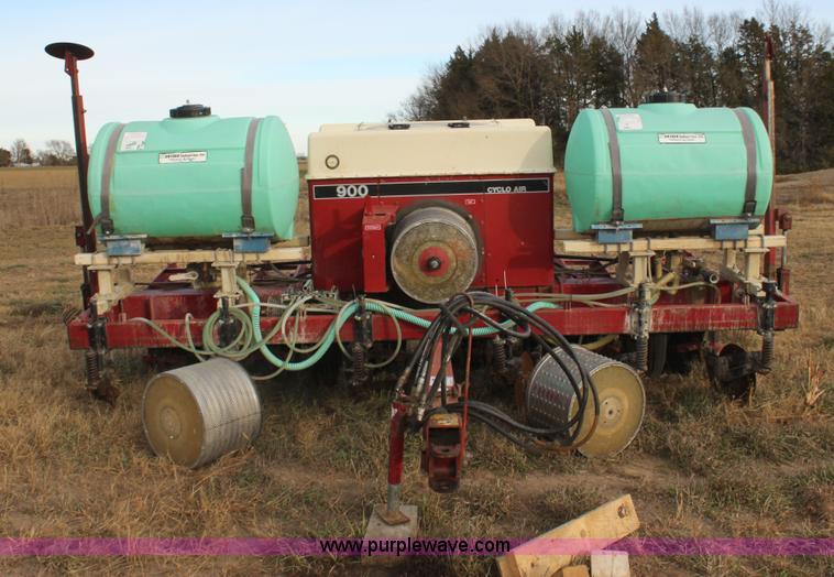 image for item H2048 Case IH 900 Cyclo Air planter