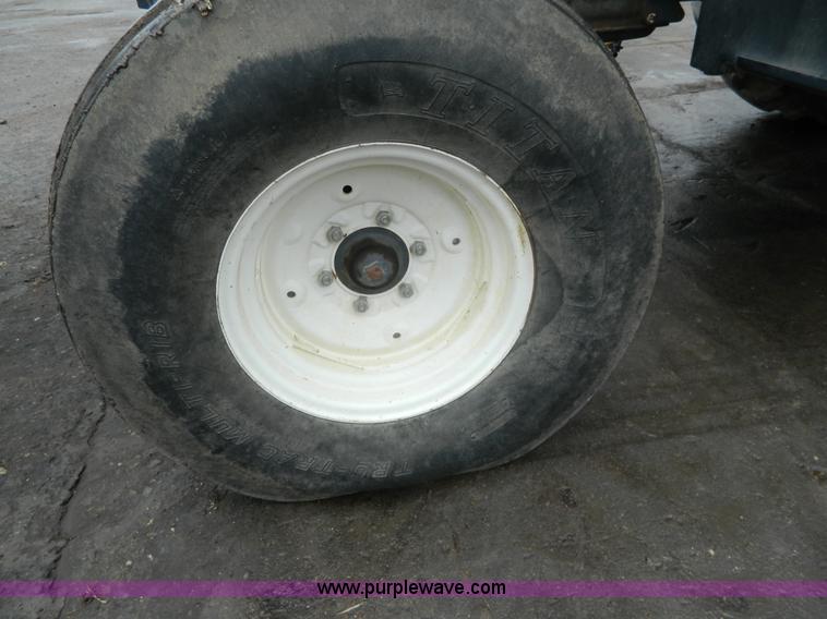 image for item H2306 2002 New Holland TL100 tractor