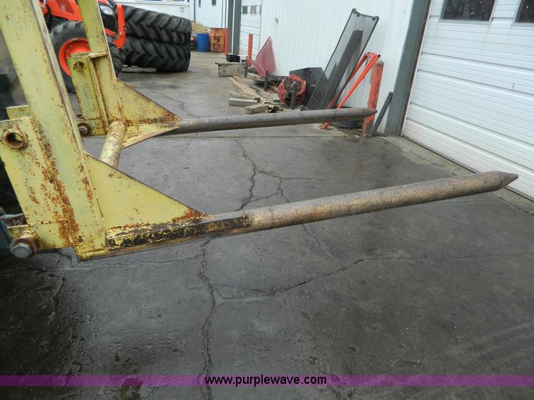 image for item H2306 2002 New Holland TL100 tractor