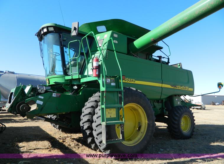 image for item H2307 2005 John Deere 9760 STS combine