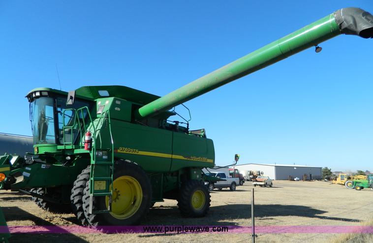 image for item H2307 2005 John Deere 9760 STS combine