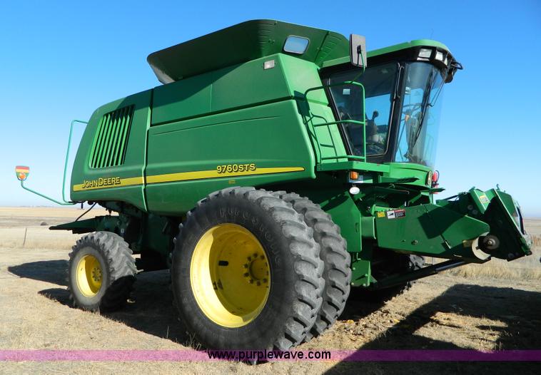 image for item H2307 2005 John Deere 9760 STS combine