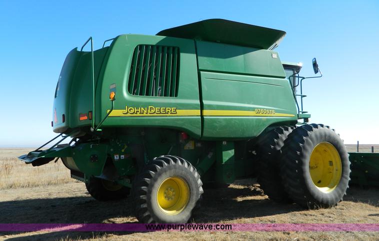 image for item H2307 2005 John Deere 9760 STS combine