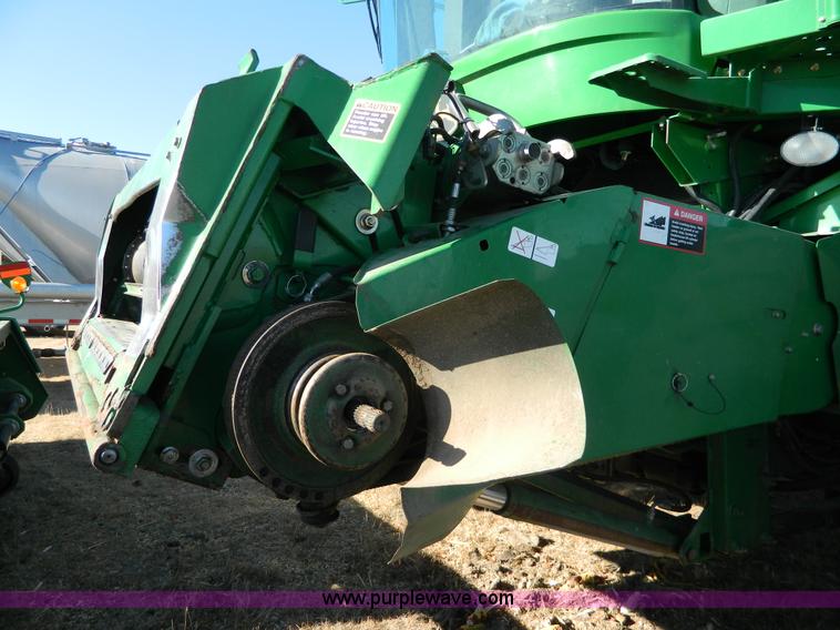 image for item H2307 2005 John Deere 9760 STS combine