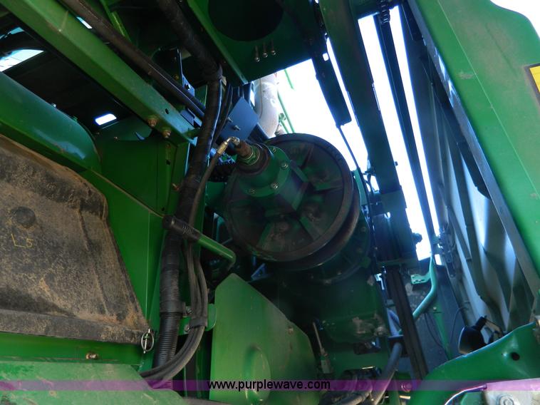 image for item H2307 2005 John Deere 9760 STS combine
