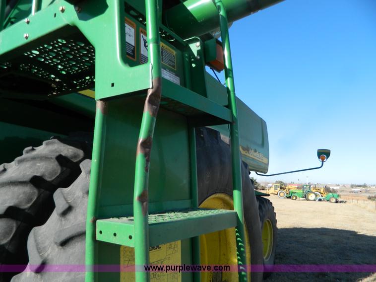 image for item H2307 2005 John Deere 9760 STS combine