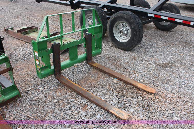 image for item H5980 Frontier AP12D pallet fork attachment