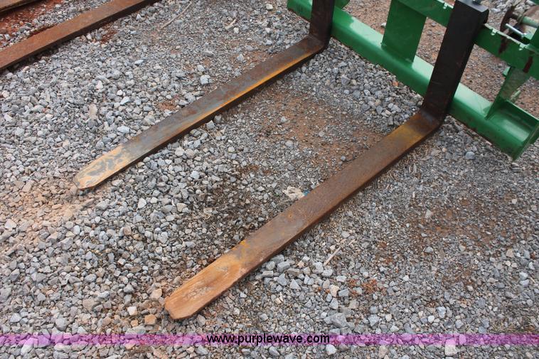 image for item H5980 Frontier AP12D pallet fork attachment