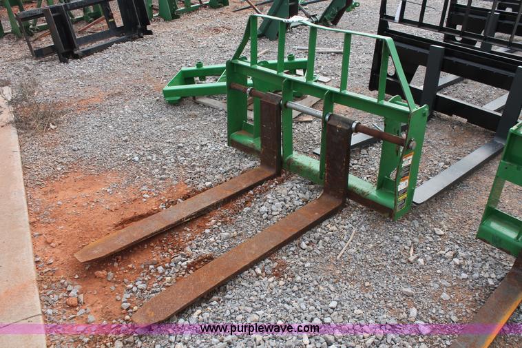 image for item H5982 Frontier AP13D pallet fork attachment