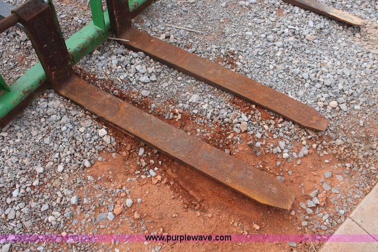 image for item H5982 Frontier AP13D pallet fork attachment