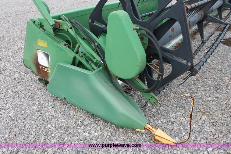 image for item H5985 1996 John Deere 930F flex head