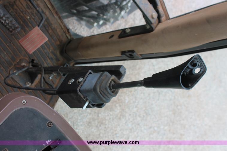 image for item H5991 1994 John Deere 7800 MFWD tractor