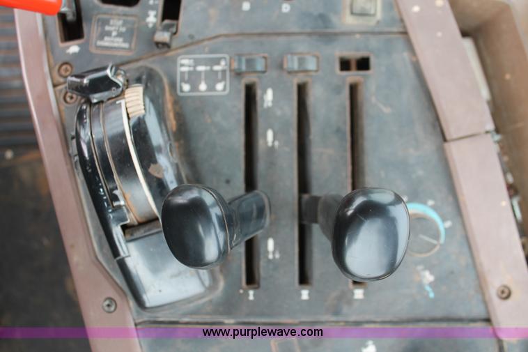 image for item H5991 1994 John Deere 7800 MFWD tractor