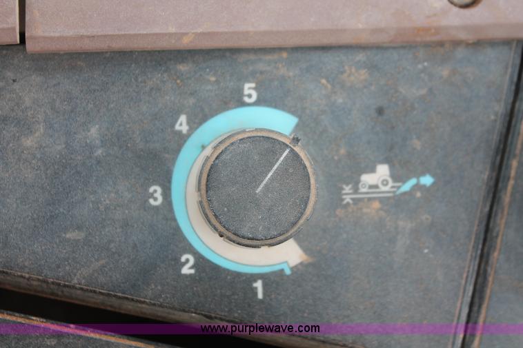 image for item H5991 1994 John Deere 7800 MFWD tractor