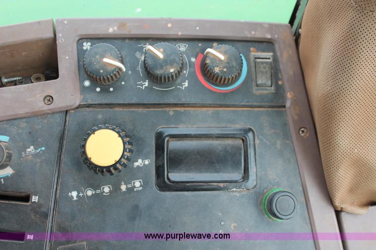 image for item H5991 1994 John Deere 7800 MFWD tractor