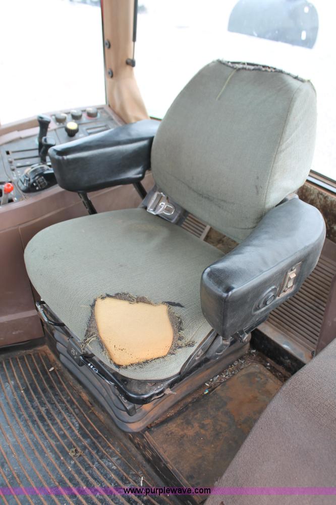 image for item H5991 1994 John Deere 7800 MFWD tractor