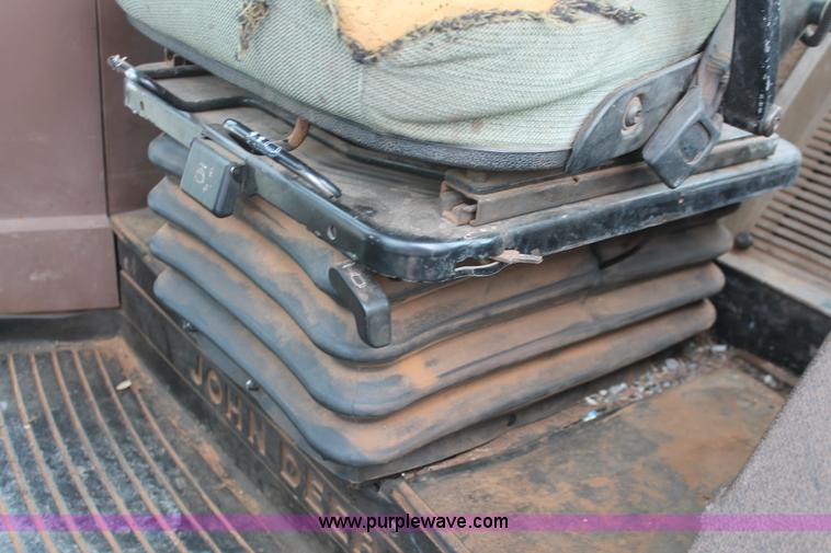 image for item H5991 1994 John Deere 7800 MFWD tractor