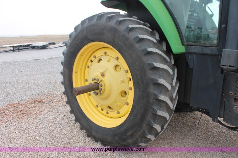 image for item H5991 1994 John Deere 7800 MFWD tractor