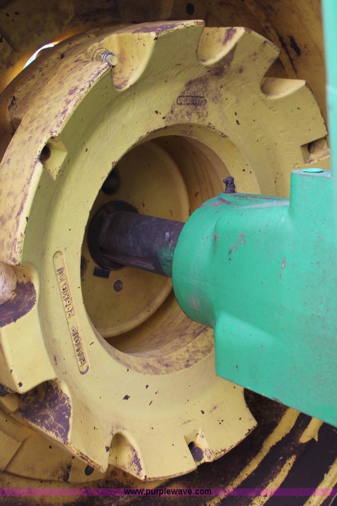 image for item H5991 1994 John Deere 7800 MFWD tractor