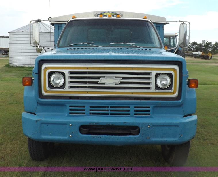 image for item H9175 1979 Chevrolet C60 grain truck