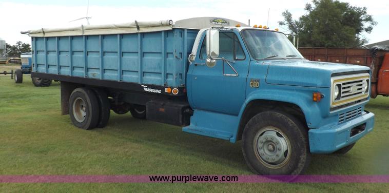 image for item H9175 1979 Chevrolet C60 grain truck