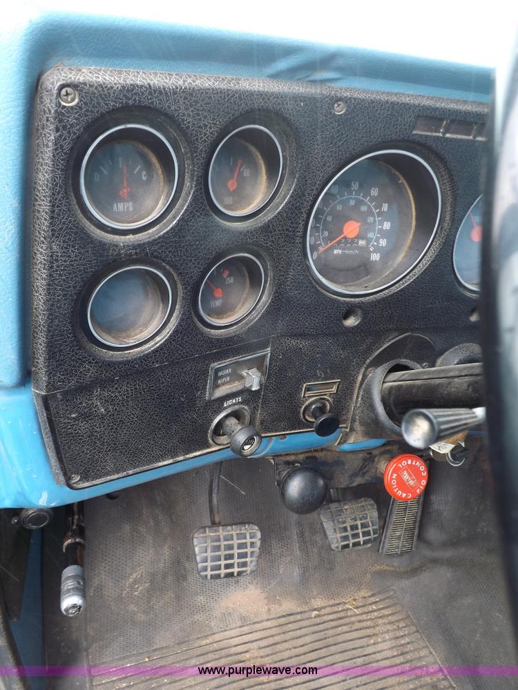 image for item H9175 1979 Chevrolet C60 grain truck