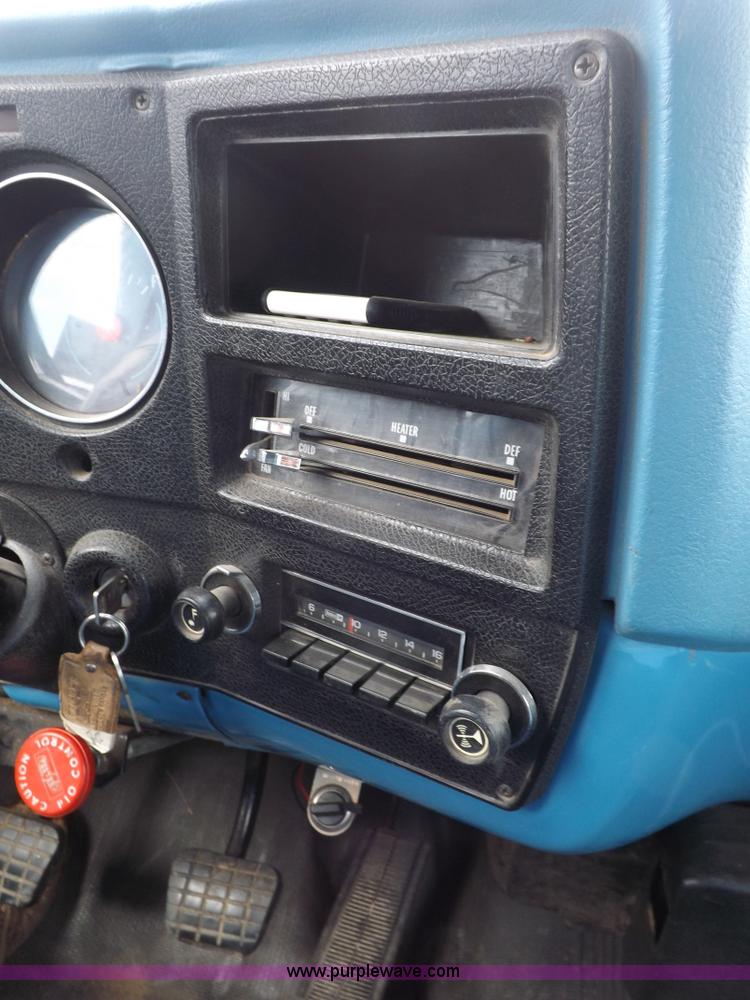 image for item H9175 1979 Chevrolet C60 grain truck