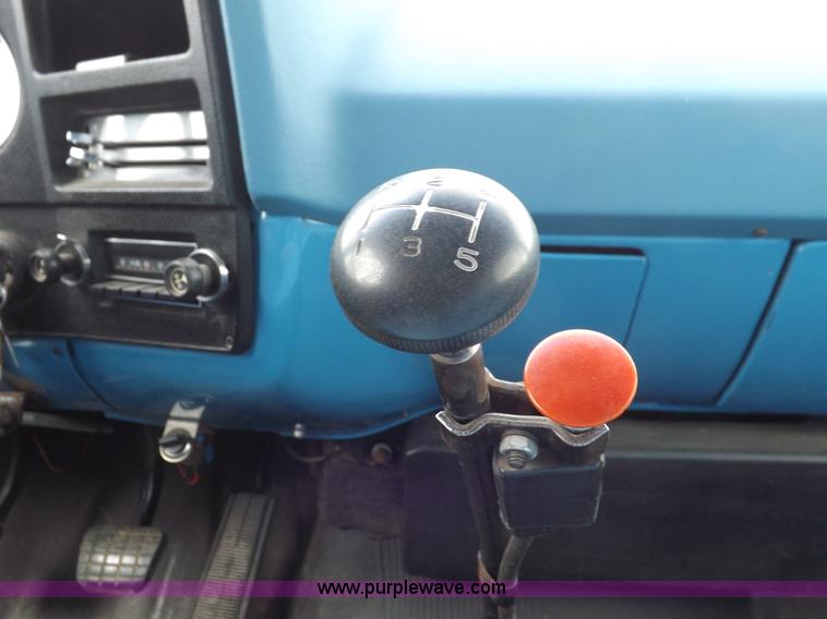 image for item H9175 1979 Chevrolet C60 grain truck