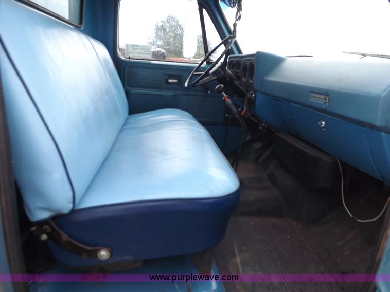 image for item H9175 1979 Chevrolet C60 grain truck