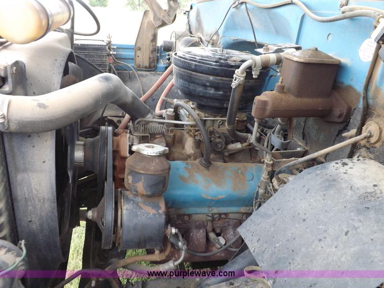 image for item H9175 1979 Chevrolet C60 grain truck