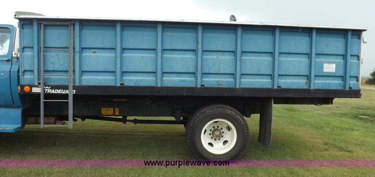 image for item H9175 1979 Chevrolet C60 grain truck