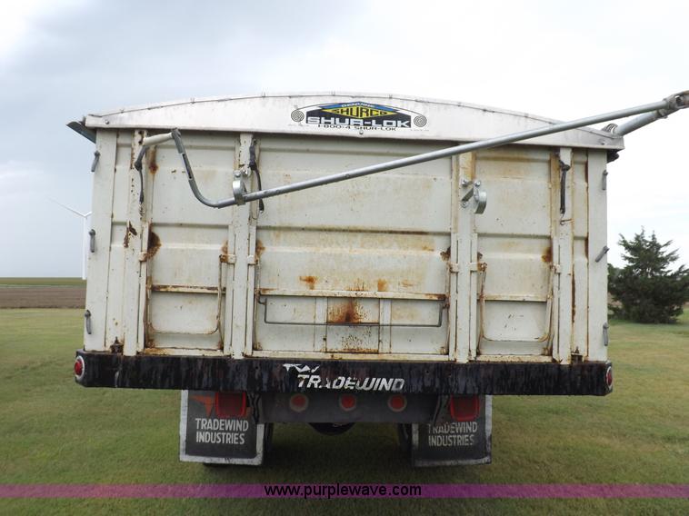 image for item H9175 1979 Chevrolet C60 grain truck