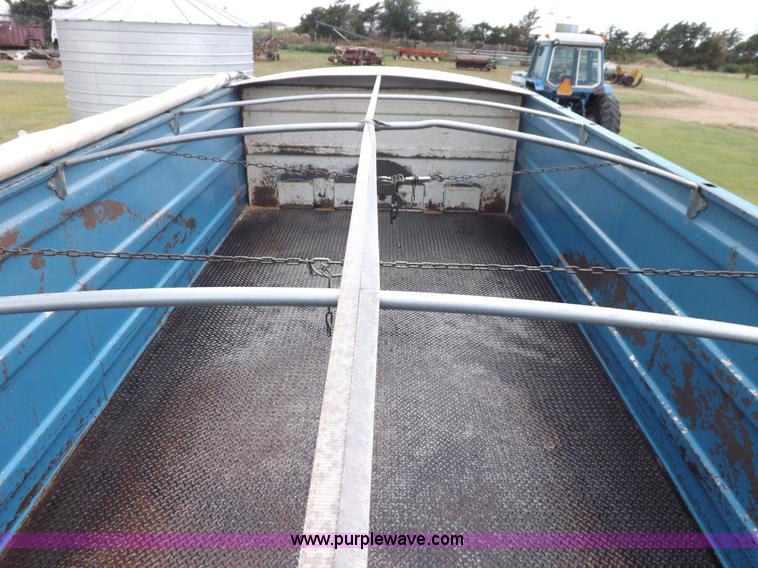 image for item H9175 1979 Chevrolet C60 grain truck