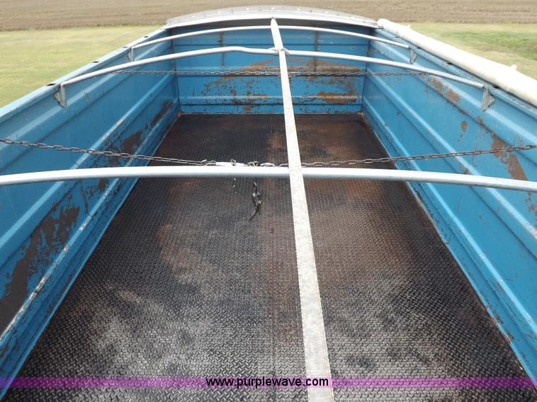 image for item H9175 1979 Chevrolet C60 grain truck