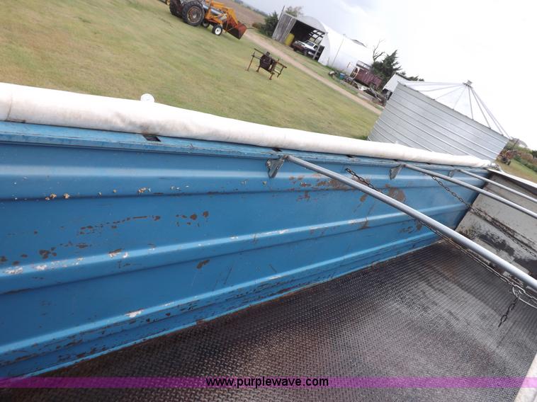 image for item H9175 1979 Chevrolet C60 grain truck