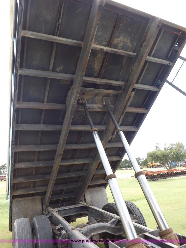 image for item H9175 1979 Chevrolet C60 grain truck