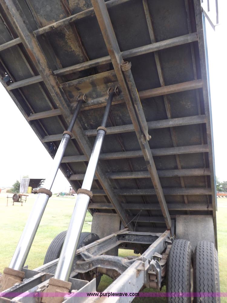 image for item H9175 1979 Chevrolet C60 grain truck