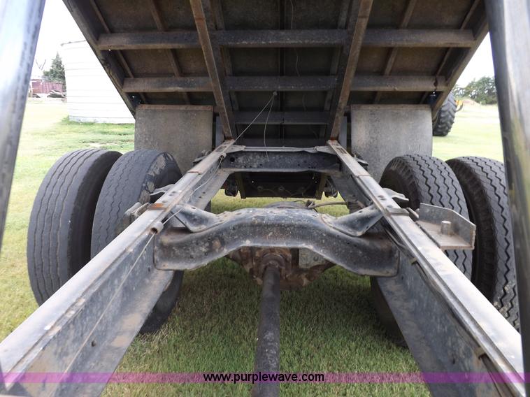 image for item H9175 1979 Chevrolet C60 grain truck