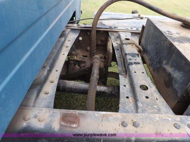 image for item H9175 1979 Chevrolet C60 grain truck