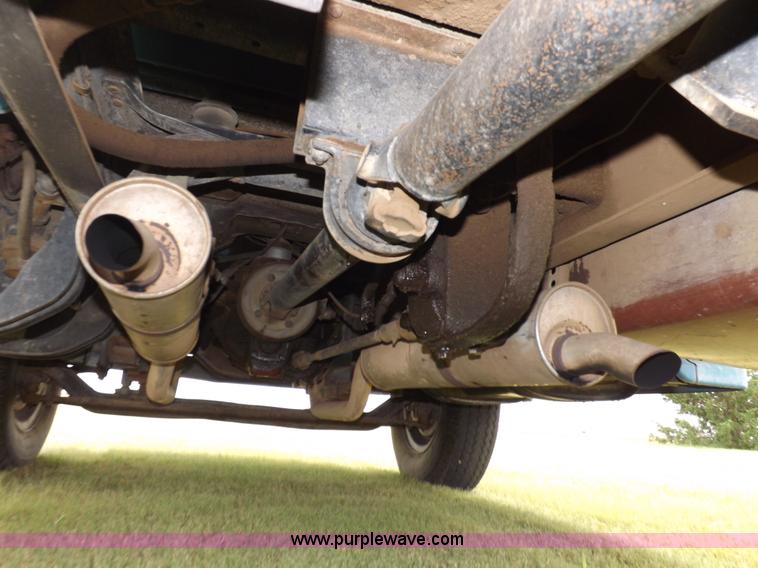 image for item H9175 1979 Chevrolet C60 grain truck