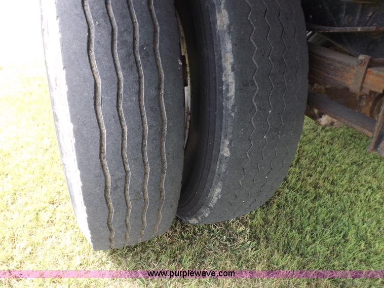 image for item H9175 1979 Chevrolet C60 grain truck