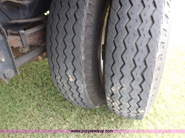 image for item H9175 1979 Chevrolet C60 grain truck