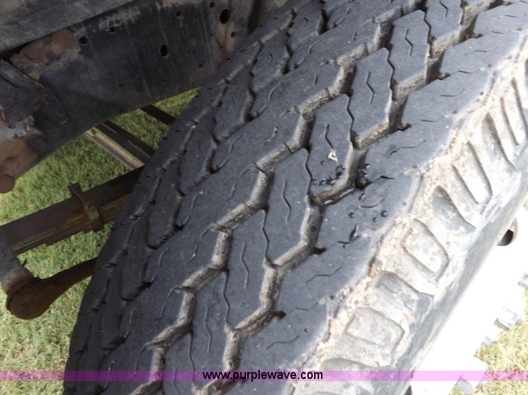 image for item H9175 1979 Chevrolet C60 grain truck