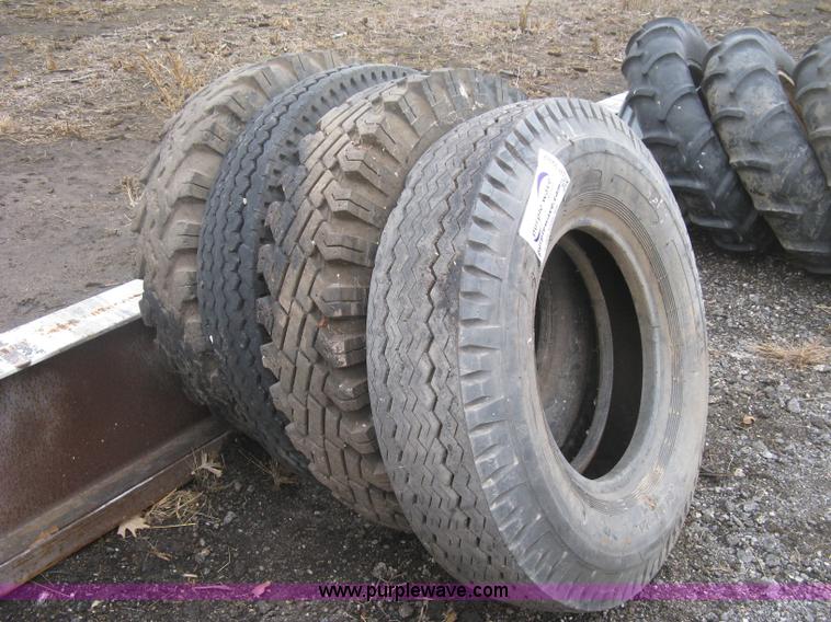 image for item H9282 (4) heavy truck tires