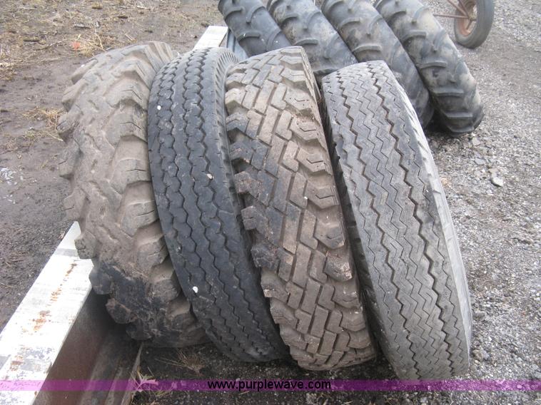image for item H9282 (4) heavy truck tires