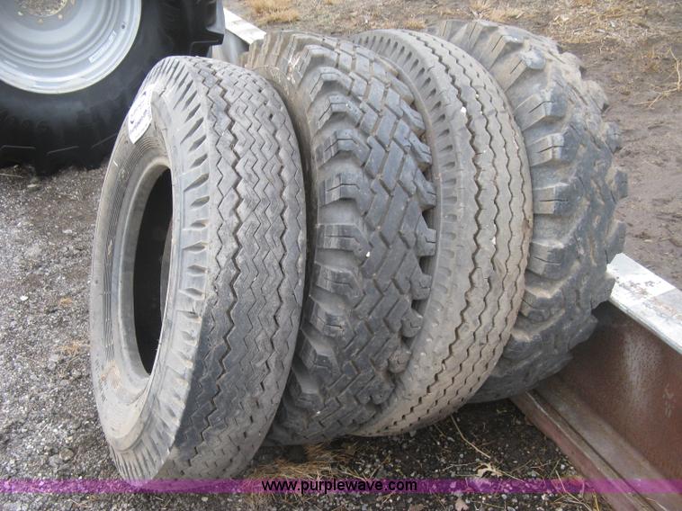 image for item H9282 (4) heavy truck tires