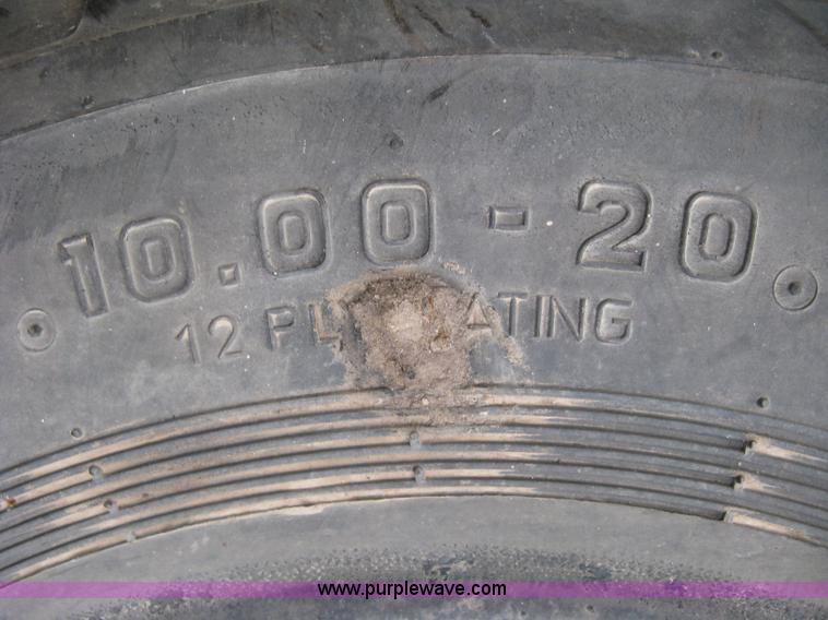 image for item H9282 (4) heavy truck tires