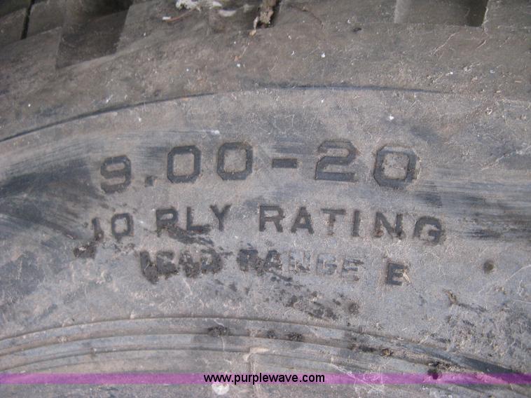 image for item H9282 (4) heavy truck tires