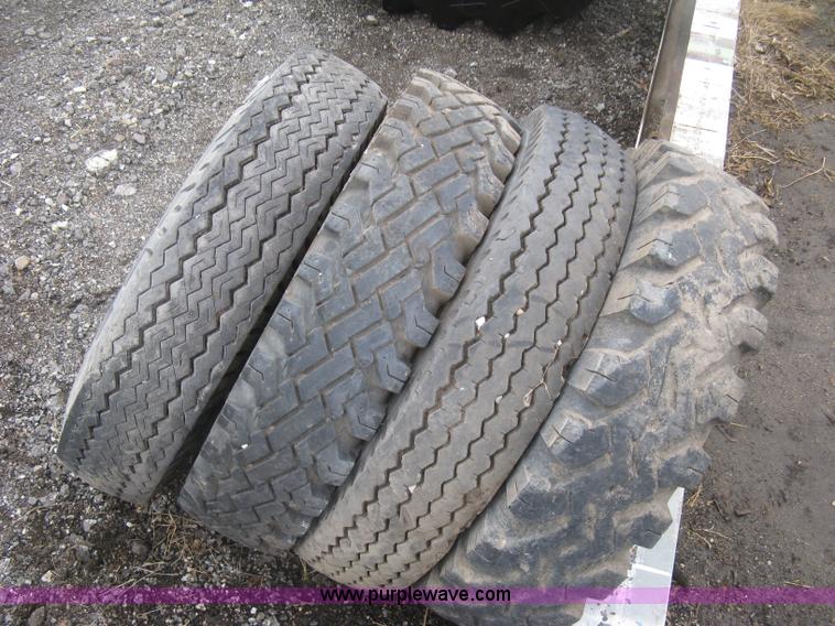 image for item H9282 (4) heavy truck tires